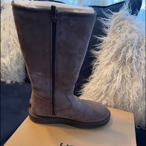 Tall Ugg boots only wear once